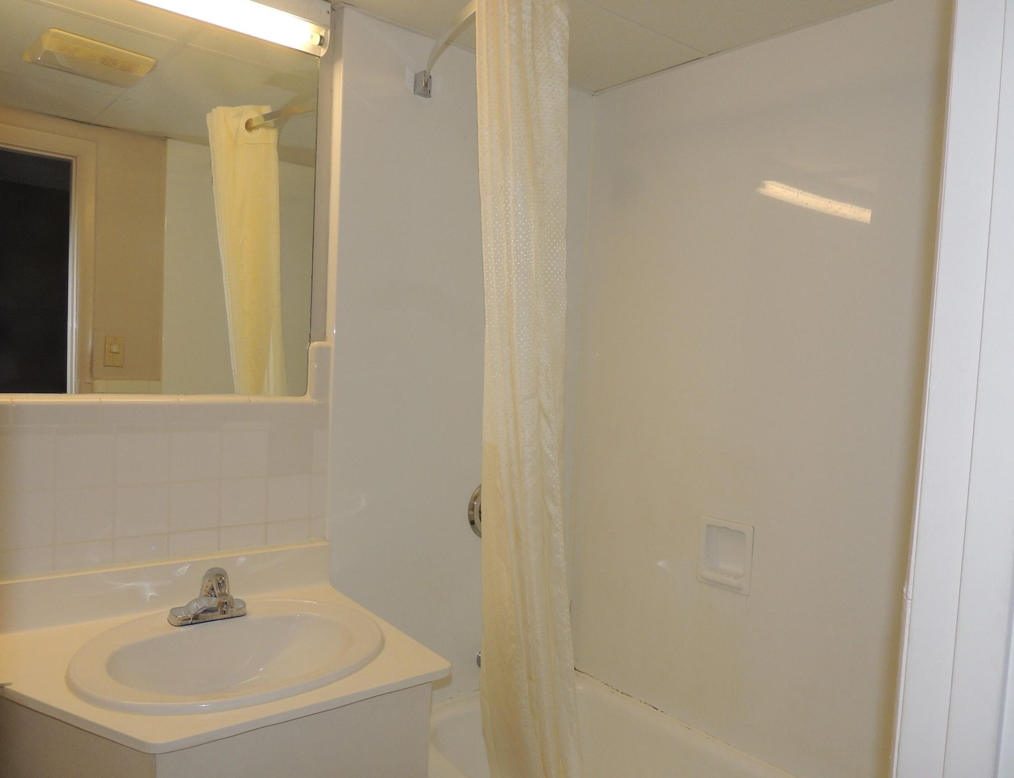 Econo Lodge Dewitt I-90 Экстерьер фото