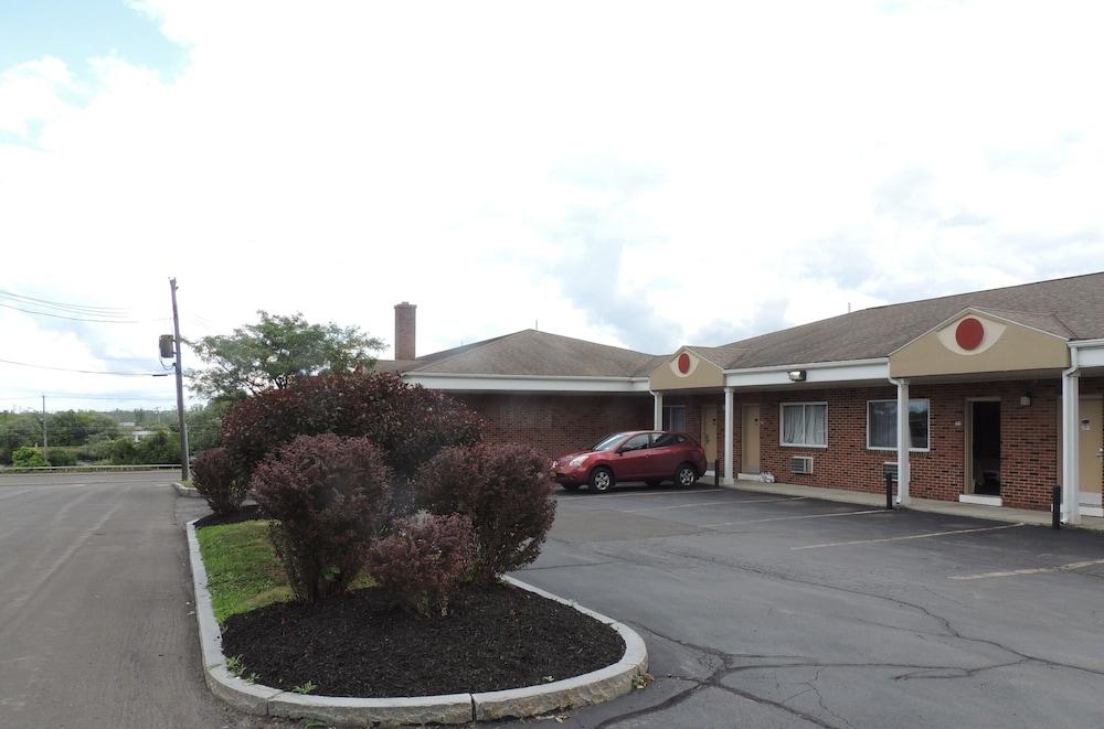Econo Lodge Dewitt I-90 Экстерьер фото