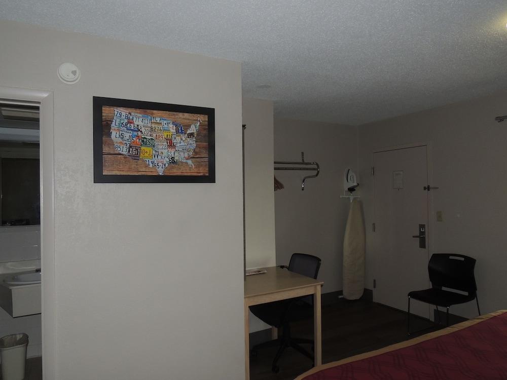 Econo Lodge Dewitt I-90 Экстерьер фото