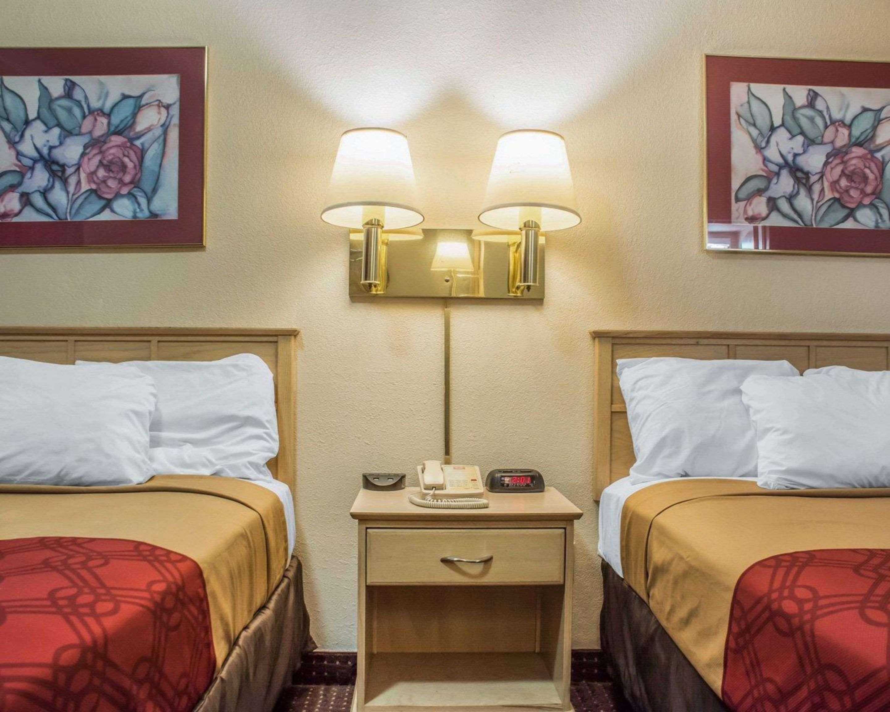 Econo Lodge Dewitt I-90 Экстерьер фото