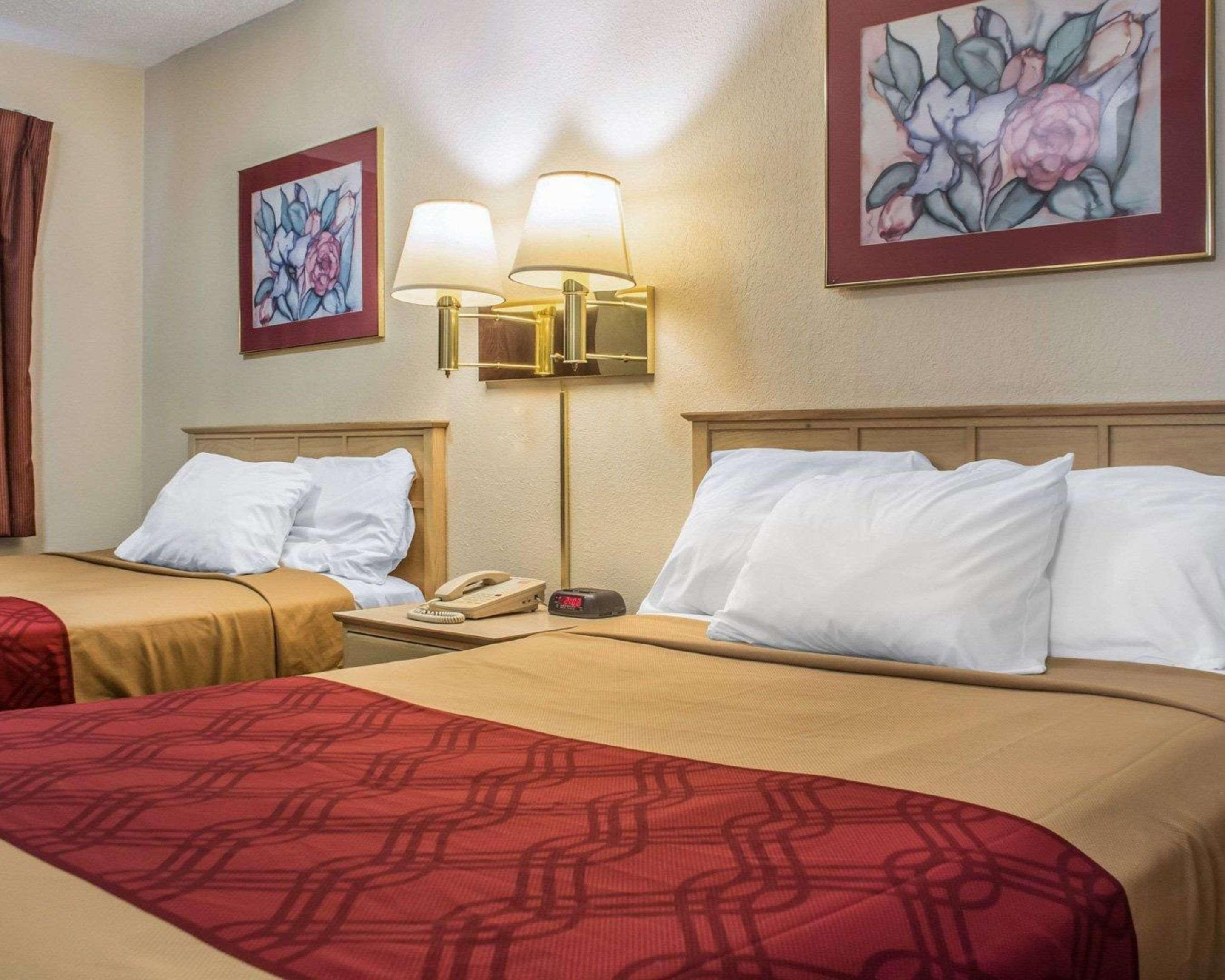Econo Lodge Dewitt I-90 Экстерьер фото