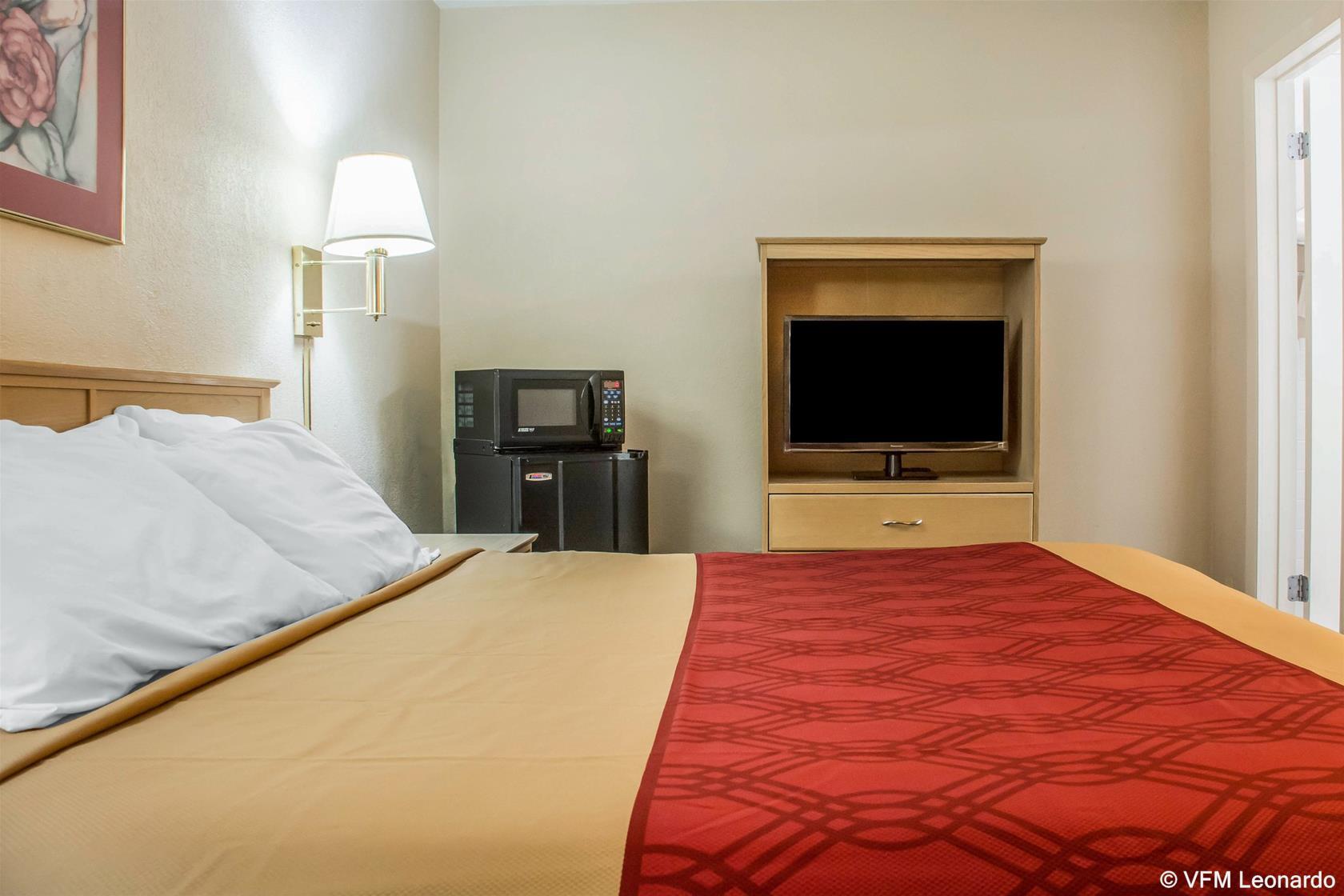 Econo Lodge Dewitt I-90 Экстерьер фото