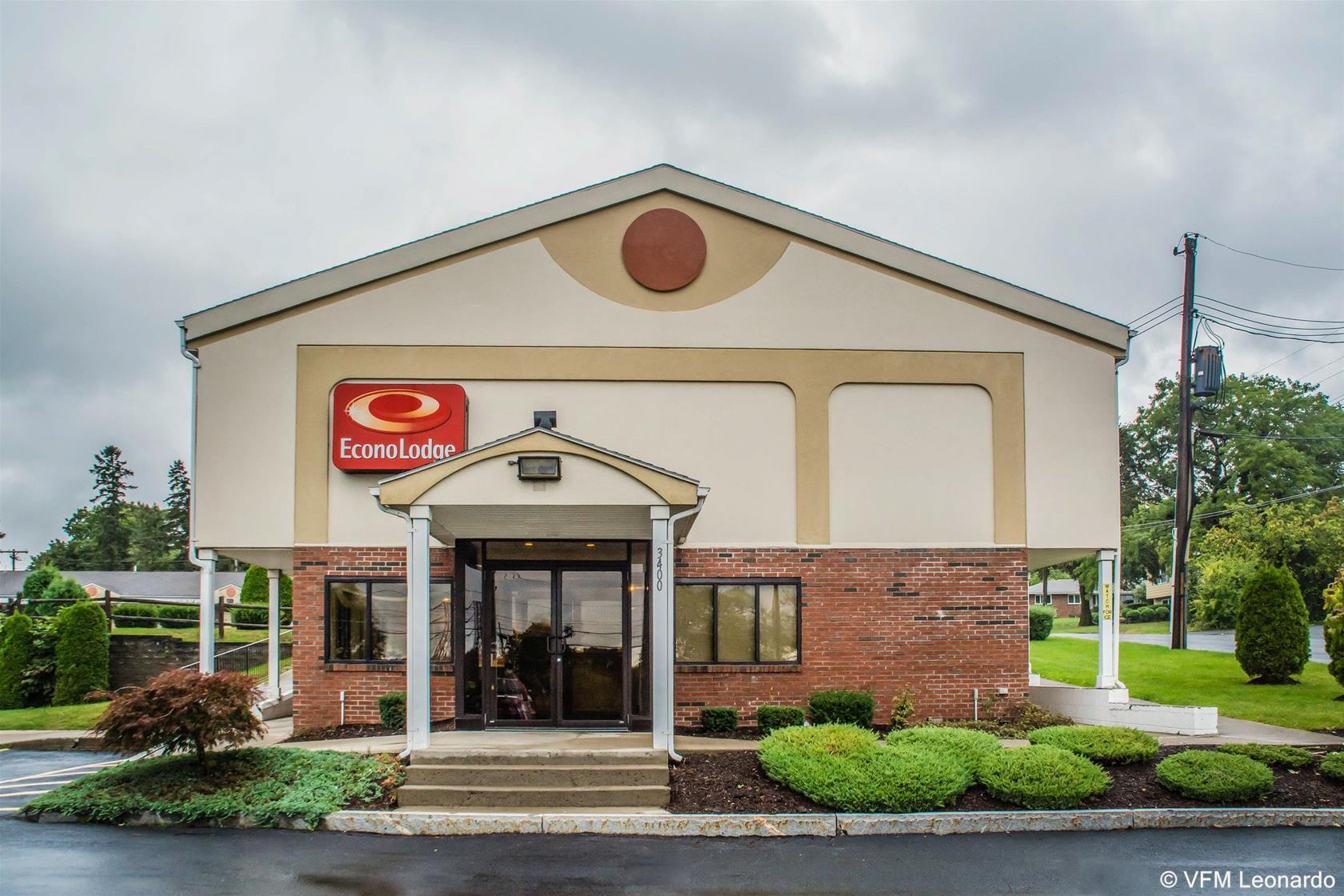 Econo Lodge Dewitt I-90 Экстерьер фото