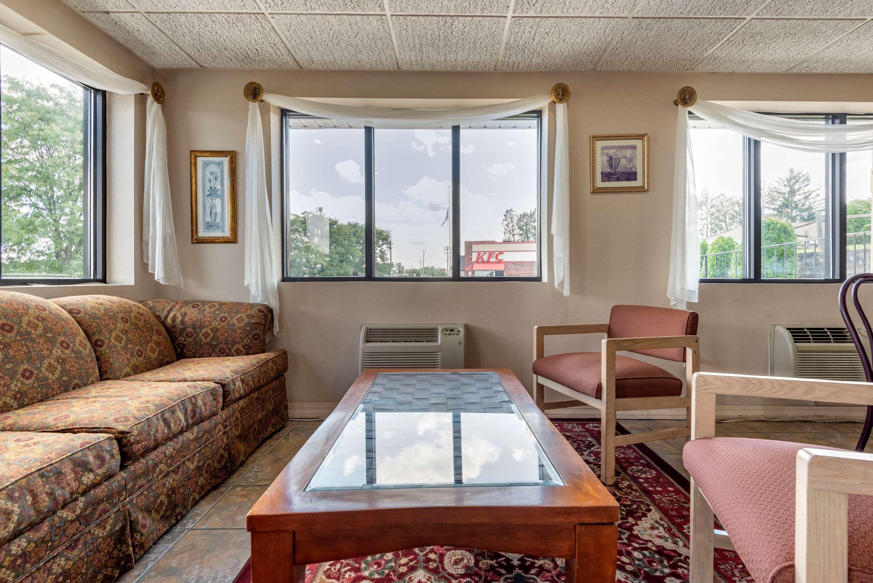 Econo Lodge Dewitt I-90 Экстерьер фото