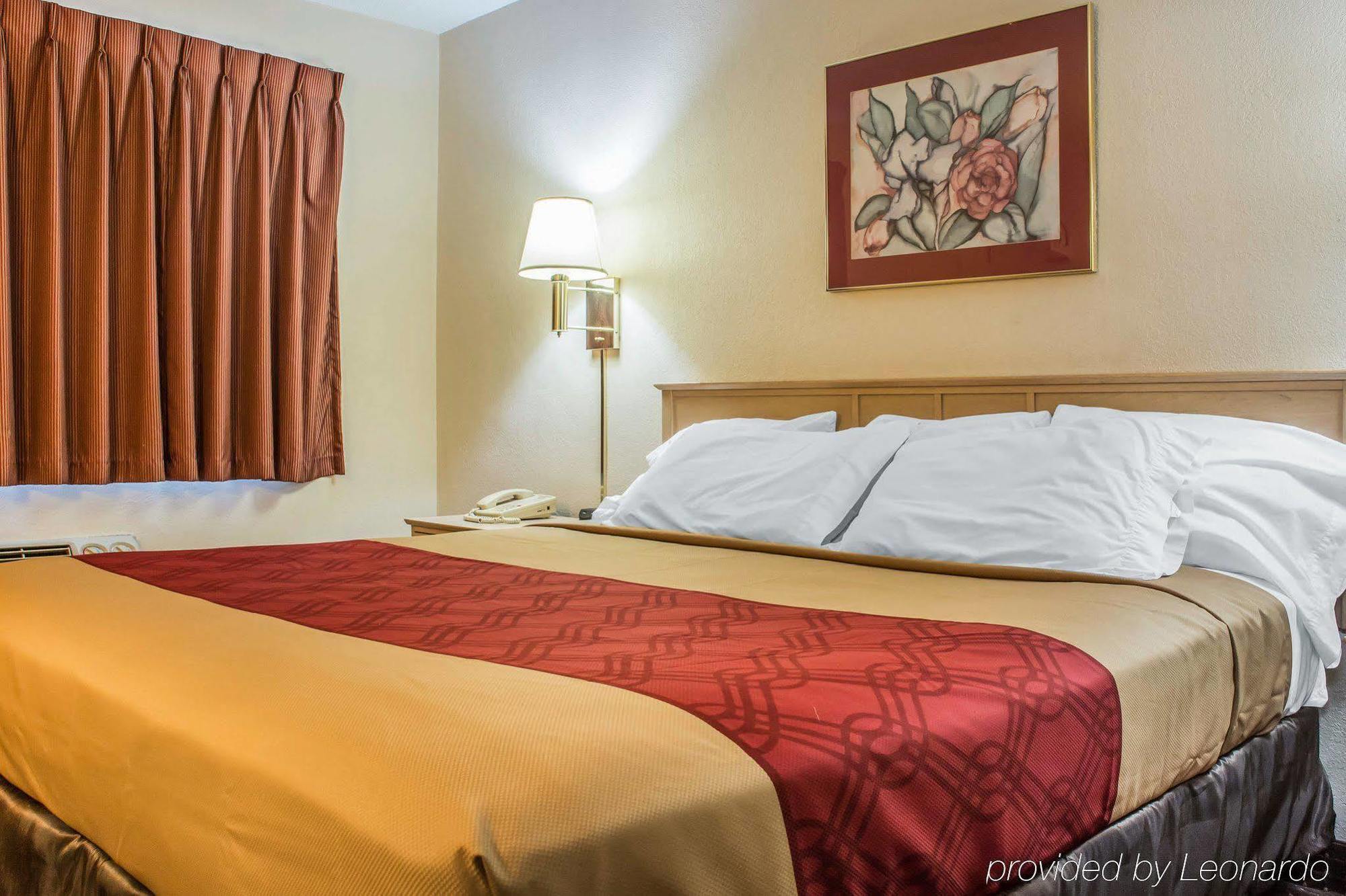 Econo Lodge Dewitt I-90 Экстерьер фото