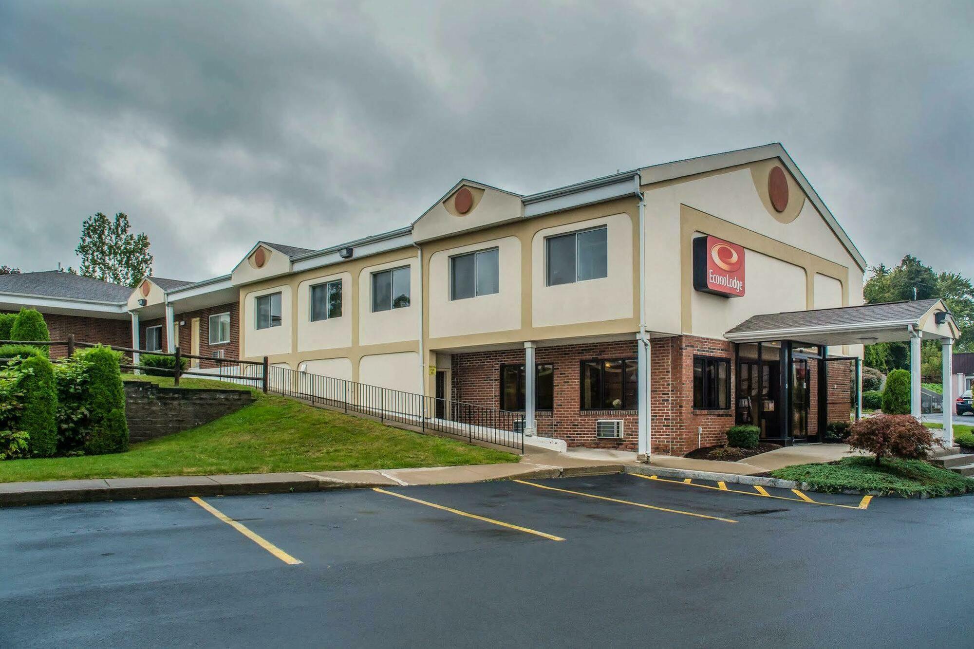Econo Lodge Dewitt I-90 Экстерьер фото