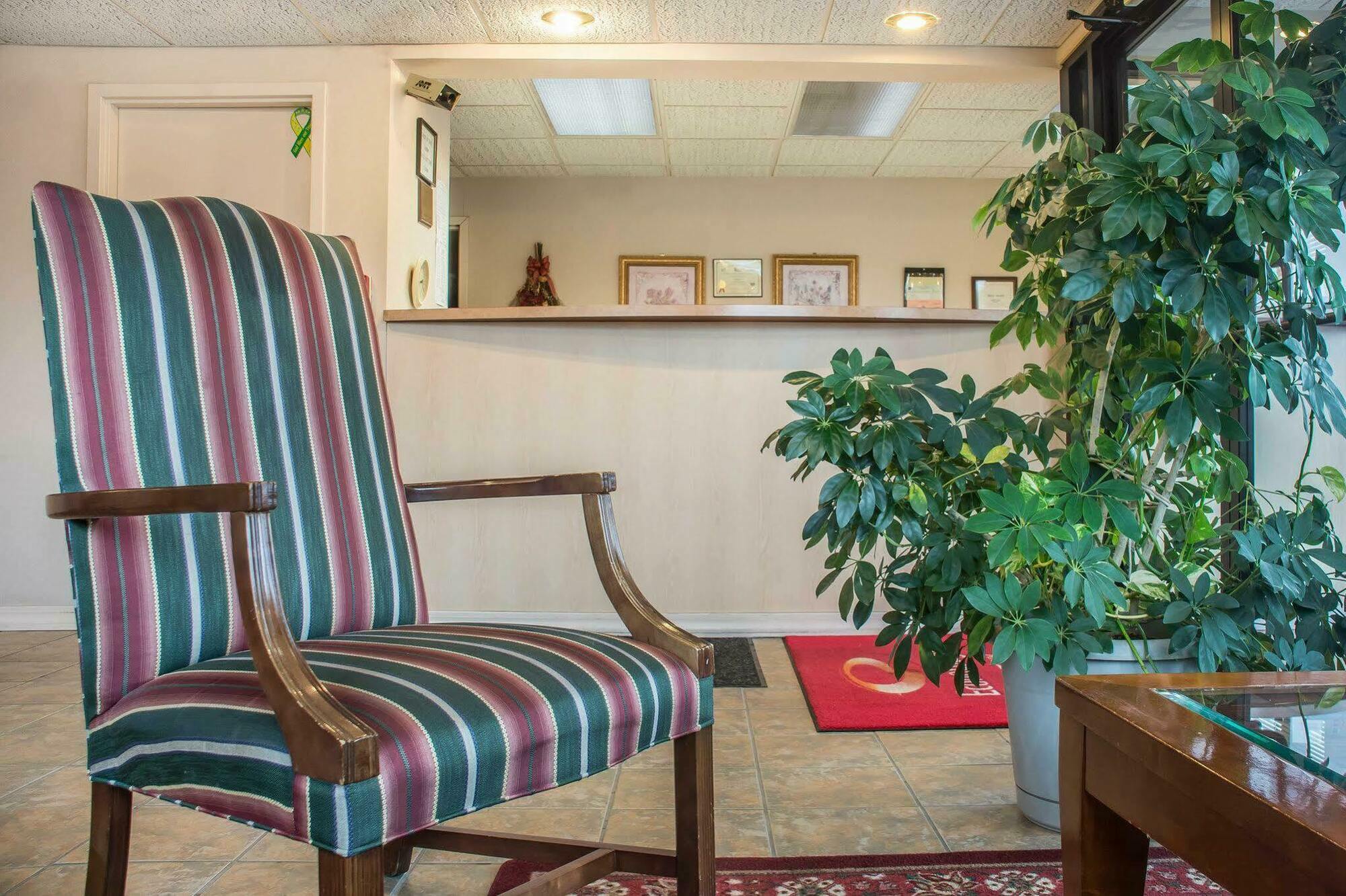 Econo Lodge Dewitt I-90 Экстерьер фото